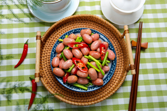 蒜苔炒小香肠