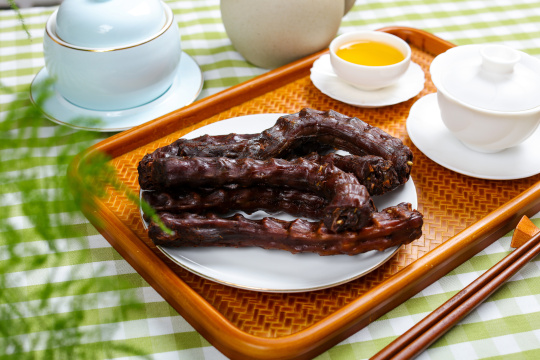 整根卤鸭脖