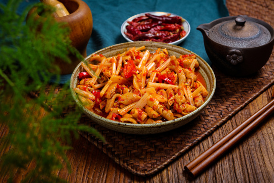 糟辣子芹菜炒鸭肠