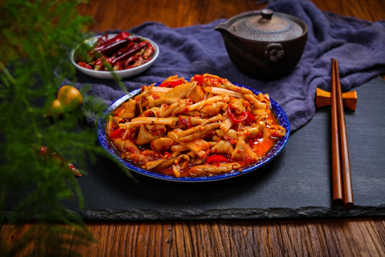 糟辣子芹菜炒鸭肠