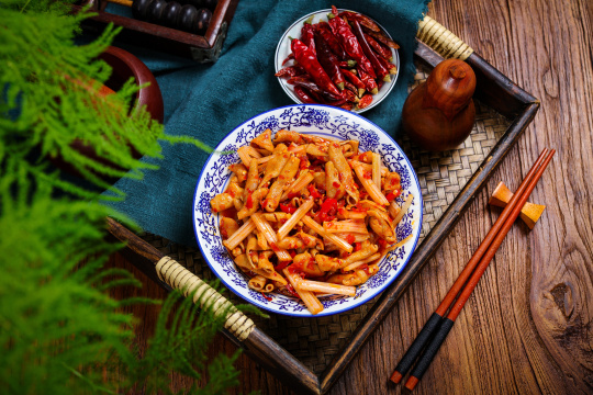 糟辣子芹菜炒鸭肠