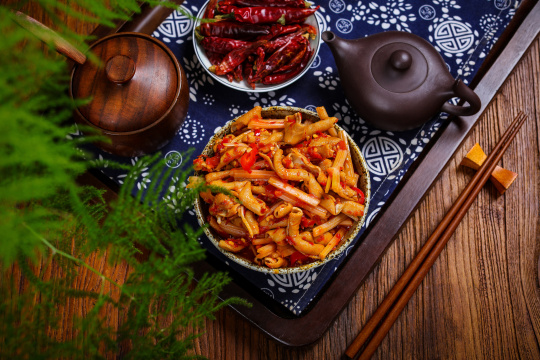 糟辣子芹菜炒鸭肠