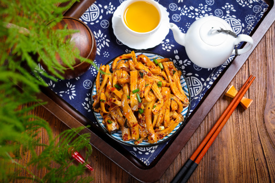 凉拌手撕红油杏鲍菇