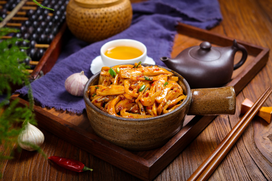 凉拌手撕红油杏鲍菇