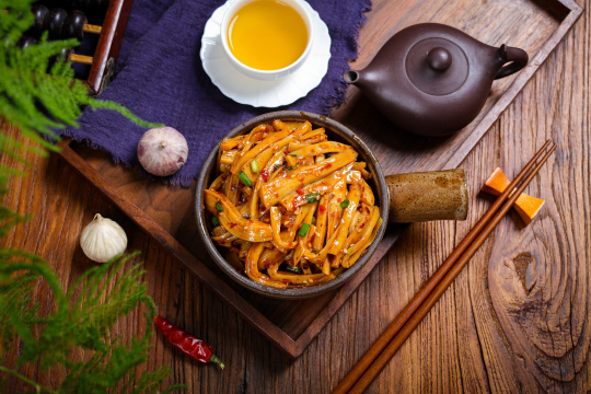 凉拌手撕红油杏鲍菇