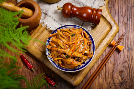 凉拌手撕红油杏鲍菇