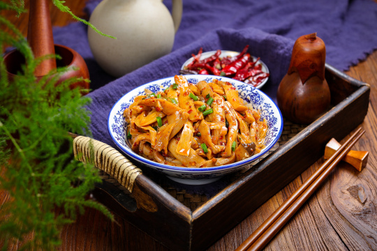 凉拌手撕红油杏鲍菇