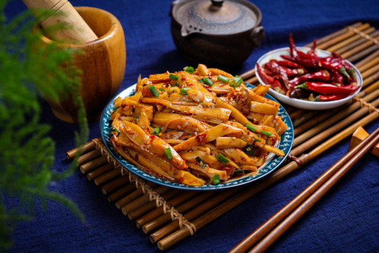 凉拌手撕红油杏鲍菇