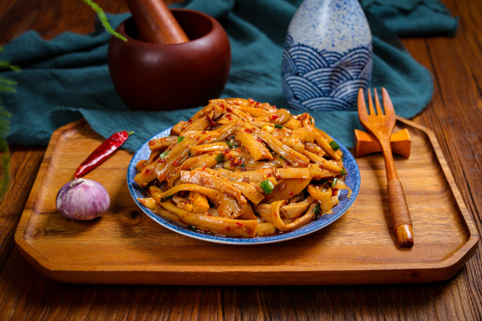 凉拌手撕红油杏鲍菇