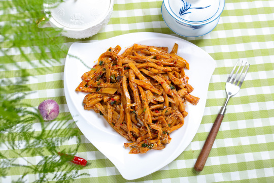 凉拌手撕红油杏鲍菇