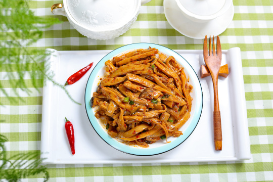 凉拌手撕红油杏鲍菇