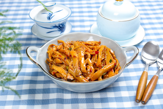 凉拌手撕红油杏鲍菇