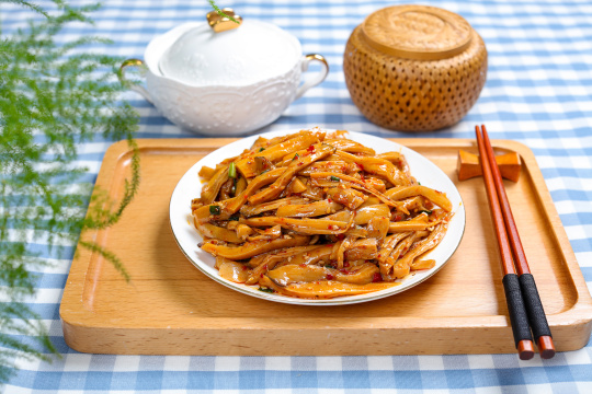 凉拌手撕红油杏鲍菇