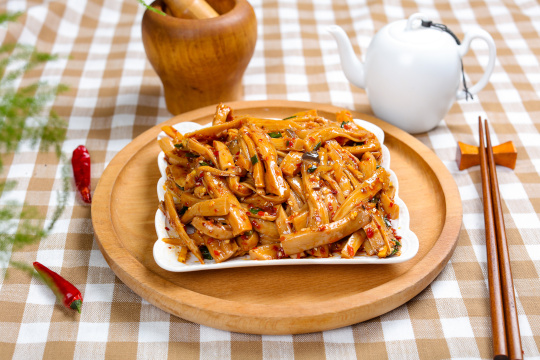 凉拌手撕红油杏鲍菇