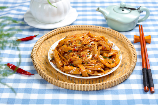 凉拌手撕红油杏鲍菇