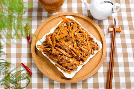 凉拌手撕红油杏鲍菇