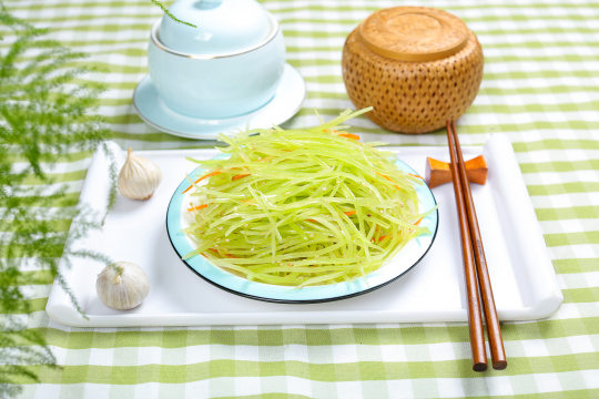 凉拌莴笋丝