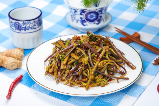 凉拌蕨菜