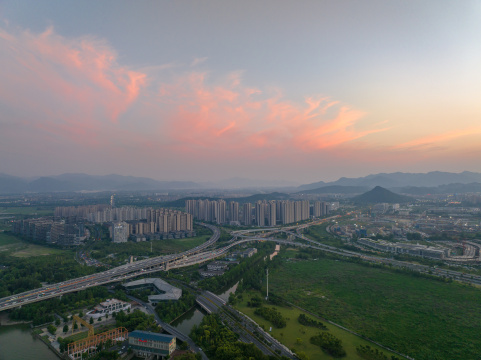 航拍杭州麦岭沙立交桥日落