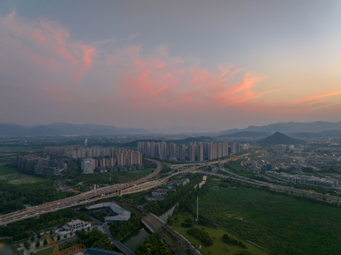 航拍杭州麦岭沙立交桥日落