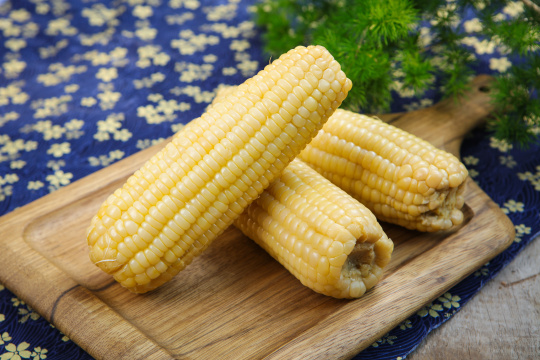 煮白玉米