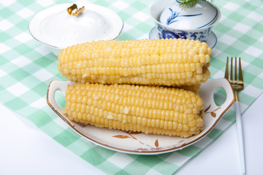 煮白玉米