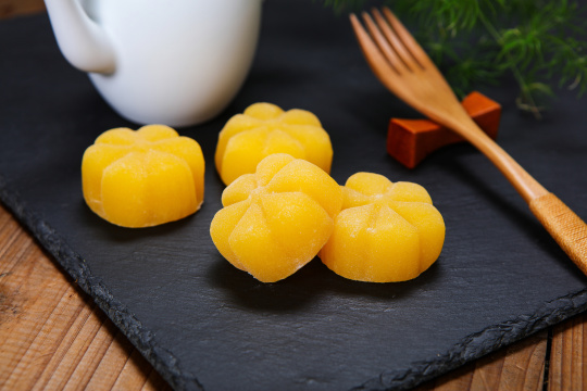 芒果冰皮月饼