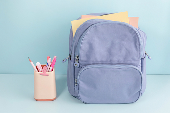 学习用品和装饰_新学期书包和学习用品照片图像 