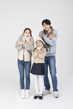 家庭照片：戴着围巾和围巾的形象 