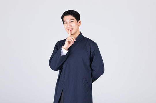 秋夕购物_手部动作和男子照片图像 