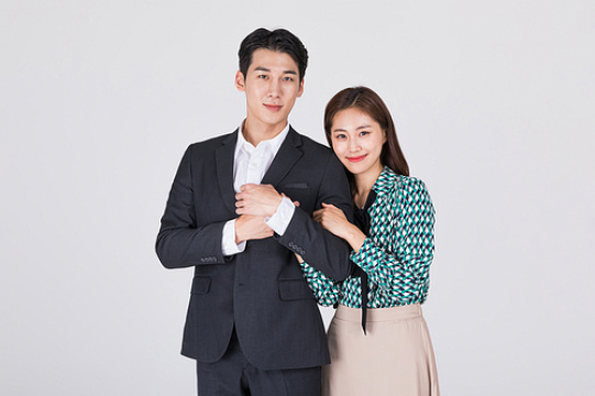 秋夕购物_深情的情侣照片图像 