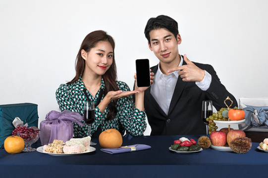 秋夕购物_智能手机展示照片图像 