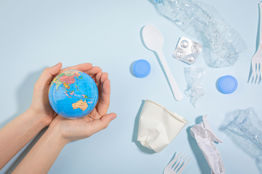环境保护 环球和塑料纸一次性用品照片 
