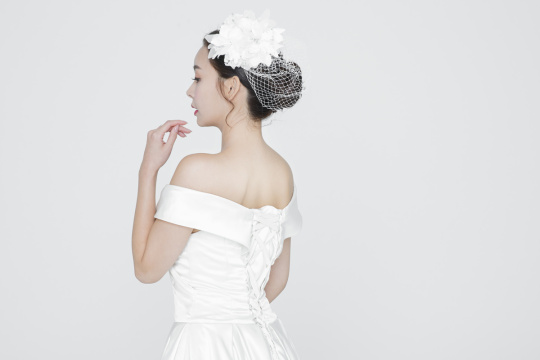 “wedding”常见释义为“婚礼；结婚庆典”。  读音：[ˈwedɪŋ]  