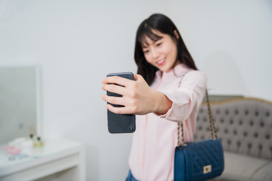 “Woman Life 325”常见释义为“女性生活 325” 