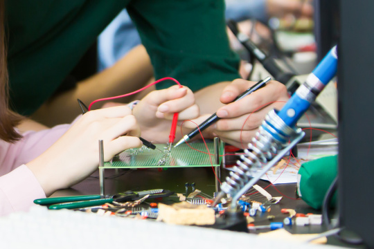 “Professional hands 018 ”常见释义为“专业之手 018 ” 