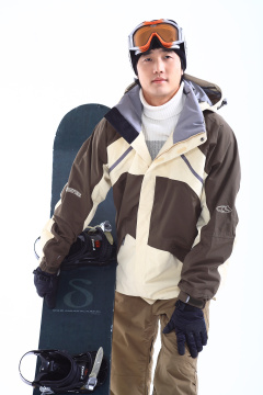 28 位女性/男性 2512  