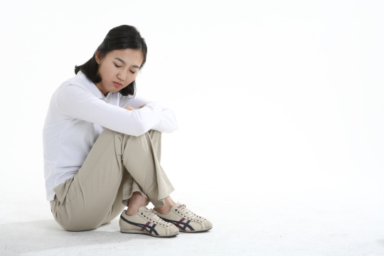 28 位女性/男性 858 