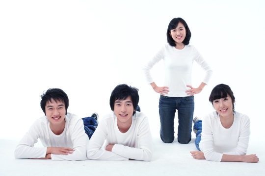 30 名女性/男性（两名或更多） 1011 