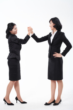 “business”常见释义为“商业；生意；业务；企业”。 