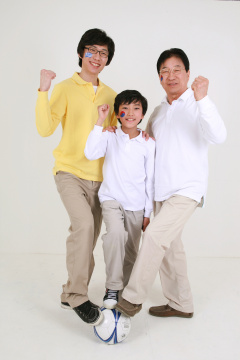 234 个大家庭（包括祖父母）214  