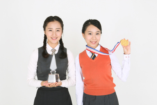 223 名中学生/高中生 2150  