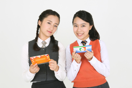 223 名中学生 2179 