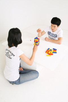 298 对情侣/爱人 775  