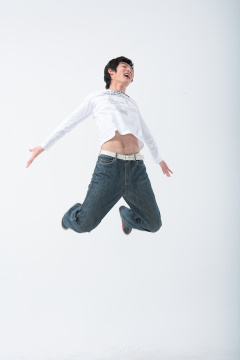 224 名大学生 402  