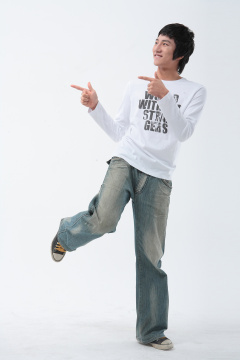 224 名大学生 411  