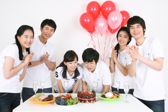 224 名大学生 2810  