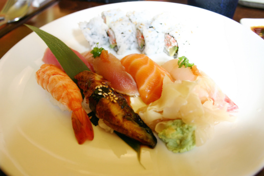 “sushi”常见释义为“寿司” 