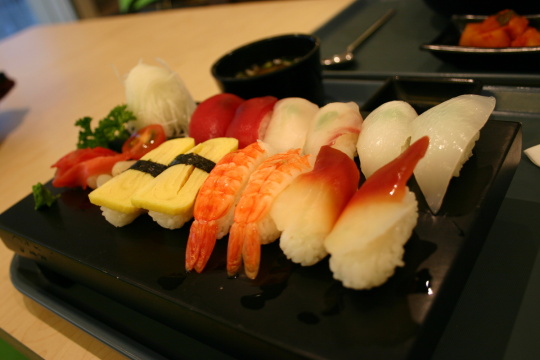 “sushi”常见释义为“寿司”。 