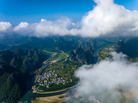 桂林山水 阳朔漓江 20元背景 穿云拍摄